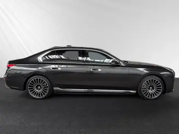 BMW 750e xDrive  1 99%  SkyLounge Autobahnassist