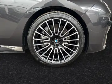 BMW 750e xDrive  1 99%  SkyLounge Autobahnassist