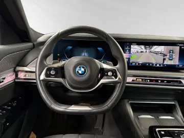 BMW 750e xDrive  1 99%  SkyLounge Autobahnassist