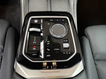 BMW 750e xDrive  1 99%  SkyLounge Autobahnassist