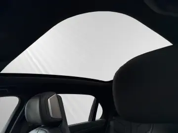 BMW 750e xDrive  1 99%  SkyLounge Autobahnassist