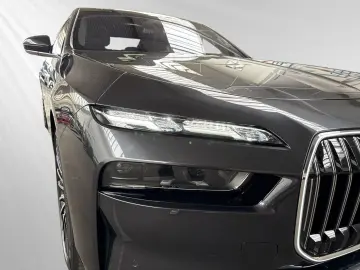 BMW 750e xDrive  1 99%  SkyLounge Autobahnassist