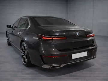 BMW 750e xDrive EXEC.LOUNGE FOND ENTERT voll