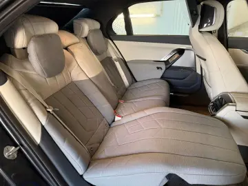 BMW 750e xDrive EXEC.LOUNGE FOND ENTERT voll
