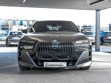 BMW 750e xDrive M Sport TV HUD PANO ACC 360 KAM RFK