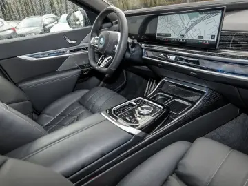 BMW 750e xDrive M Sport TV HUD PANO ACC 360 KAM RFK