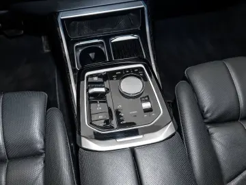BMW 750e xDrive M Sport TV HUD PANO ACC 360 KAM RFK