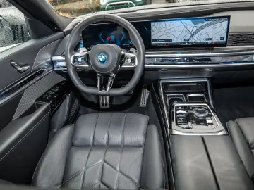BMW 750e xDrive M Sport TV HUD PANO ACC 360 KAM RFK