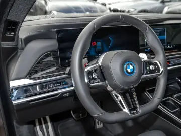 BMW 750e xDrive M Sport TV HUD PANO ACC 360 KAM RFK
