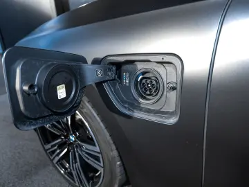 BMW 750e xDrive M Sport TV HUD PANO ACC 360 KAM RFK