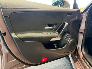 MERCEDES-BENZ CLA 250 e AMGLi LED MBUX HEADUP KEYLESS KAMERA