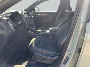 VOLVO XC40 B3 B DKG Plus Dark