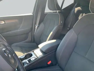 VOLVO XC40 B3 B DKG Plus Dark