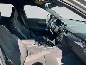 VOLVO XC40 B3 B DKG Plus Dark
