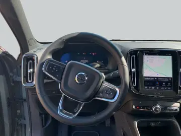 VOLVO XC40 B3 B DKG Plus Dark