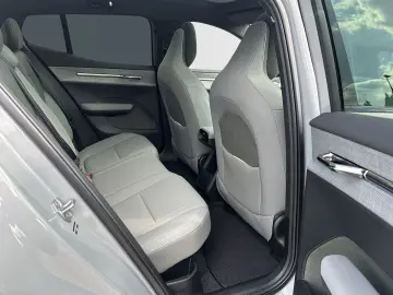 VOLVO EX30 CC Twin Motor Performance AWD Cross Country