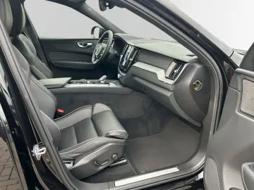 VOLVO XC60 B5 Benzin AWD Plus Black Edition 22'…