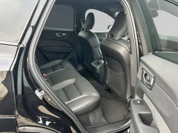 VOLVO XC60 B5 Benzin AWD Plus Black Edition 22'…