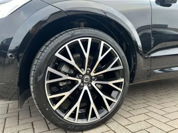 VOLVO XC60 B5 Benzin AWD Plus Black Edition 22'…