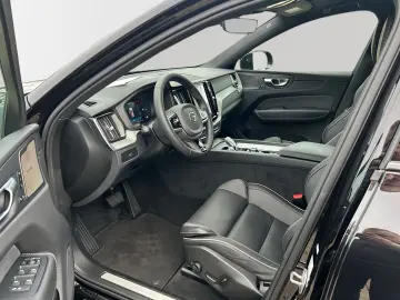VOLVO XC60 B5 Benzin AWD Plus Black Edition 22'…