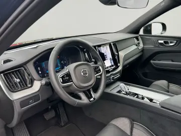 VOLVO XC60 B5 Benzin AWD Plus Black Edition 22'…