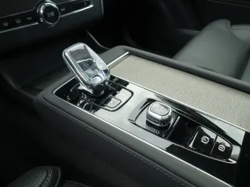VOLVO XC90 Ultra T8 AWD 360  Pano Massage FourC B&W