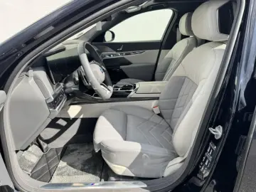 BMW 7 Series 740d xDrive Executive Lounge