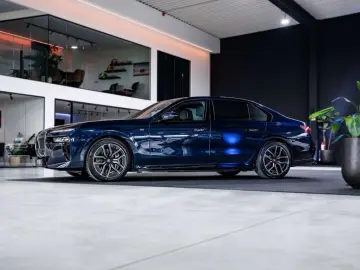 BMW 750 7 Serie 750eXAS PHEV - M-pack - Rear Seat En