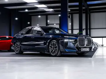 BMW 750 7 Serie 750eXAS PHEV - M-pack - Rear Seat En