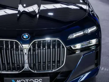 BMW 750 7 Serie 750eXAS PHEV - M-pack - Rear Seat En