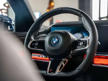 BMW 750 7 Serie 750eXAS PHEV - M-pack - Rear Seat En