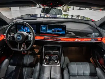 BMW 750 7 Serie 750eXAS PHEV - M-pack - Rear Seat En