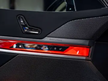BMW 750 7 Serie 750eXAS PHEV - M-pack - Rear Seat En