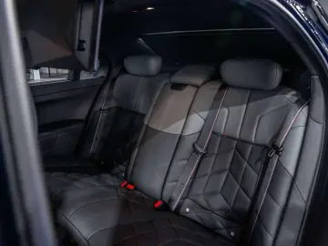 BMW 750 7 Serie 750eXAS PHEV - M-pack - Rear Seat En