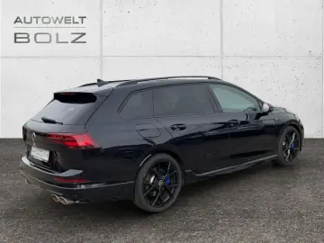 VW Golf VIII R 4Motion 2.0 TSI AHK Pano R-Perf270km