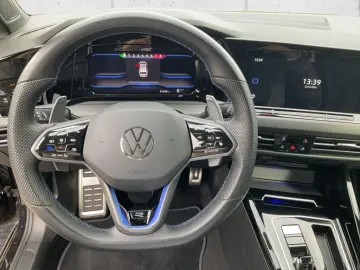 VW Golf VIII R 4Motion 2.0 TSI AHK Pano R-Perf270km