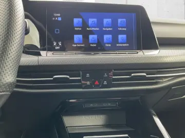 VW Golf VIII R 4Motion 2.0 TSI AHK Pano R-Perf270km