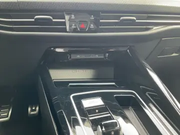 VW Golf VIII R 4Motion 2.0 TSI AHK Pano R-Perf270km
