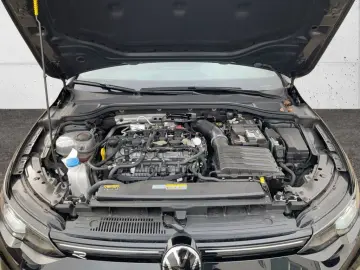 VW Golf VIII R 4Motion 2.0 TSI AHK Pano R-Perf270km