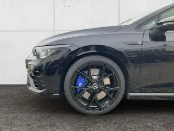 VW Golf VIII R 4Motion 2.0 TSI AHK Pano R-Perf270km