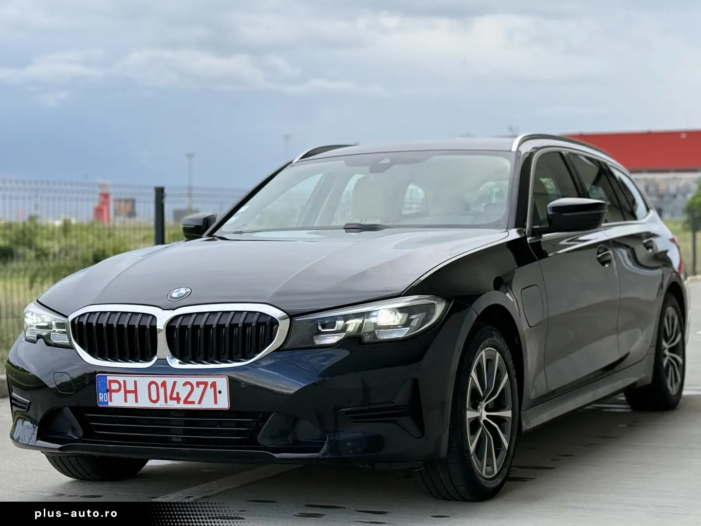 BMW Seria 3 G21 330e 292 cai Plug in Hibrid
