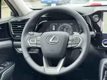 Lexus NX 350h E-FOUR Business CarPlay