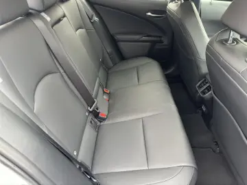 Lexus UX 250h F-SPORT-D.