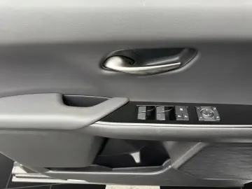 Lexus UX 250h F-SPORT-D.