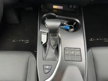 Lexus UX 250h F-SPORT-D.