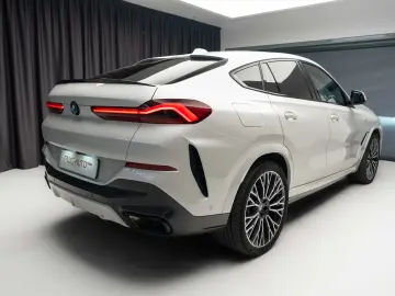 BMW X6 xDrive40i AT MHEV