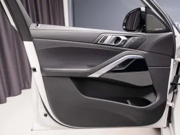 BMW X6 xDrive40i AT MHEV