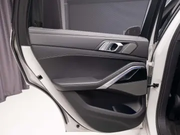 BMW X6 xDrive40i AT MHEV