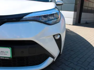 TOYOTA C-HR Hybrid Team D