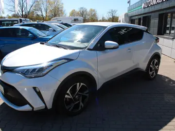 TOYOTA C-HR Hybrid Team D